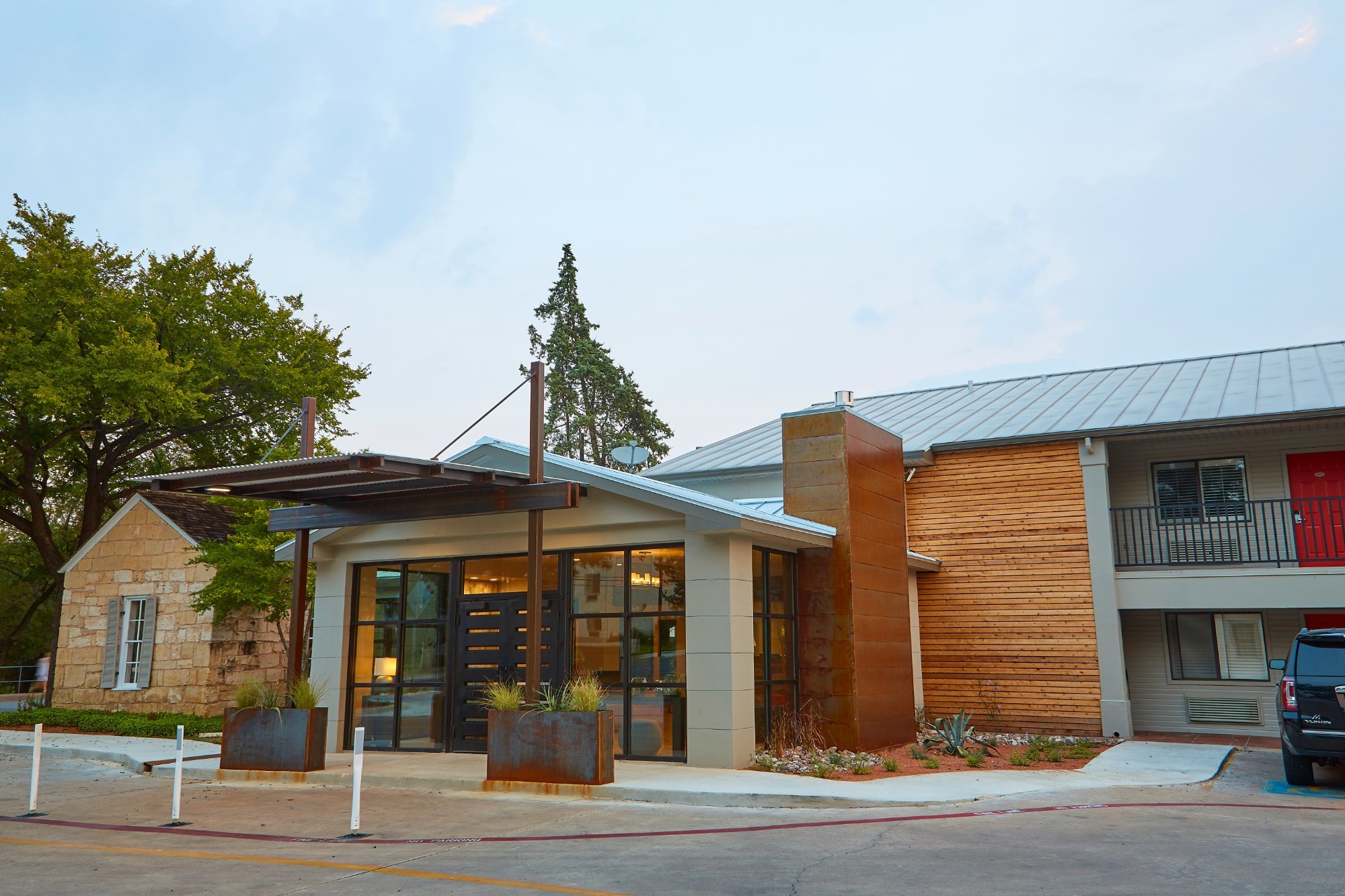 Photo of Fredericksburg Inn & Suites, Fredericksburg, TX