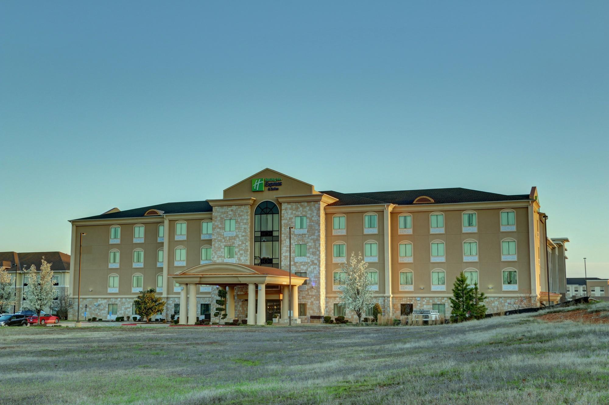 Photo of Holiday Inn Express & Suites Texarkana East, Texarkana, AR