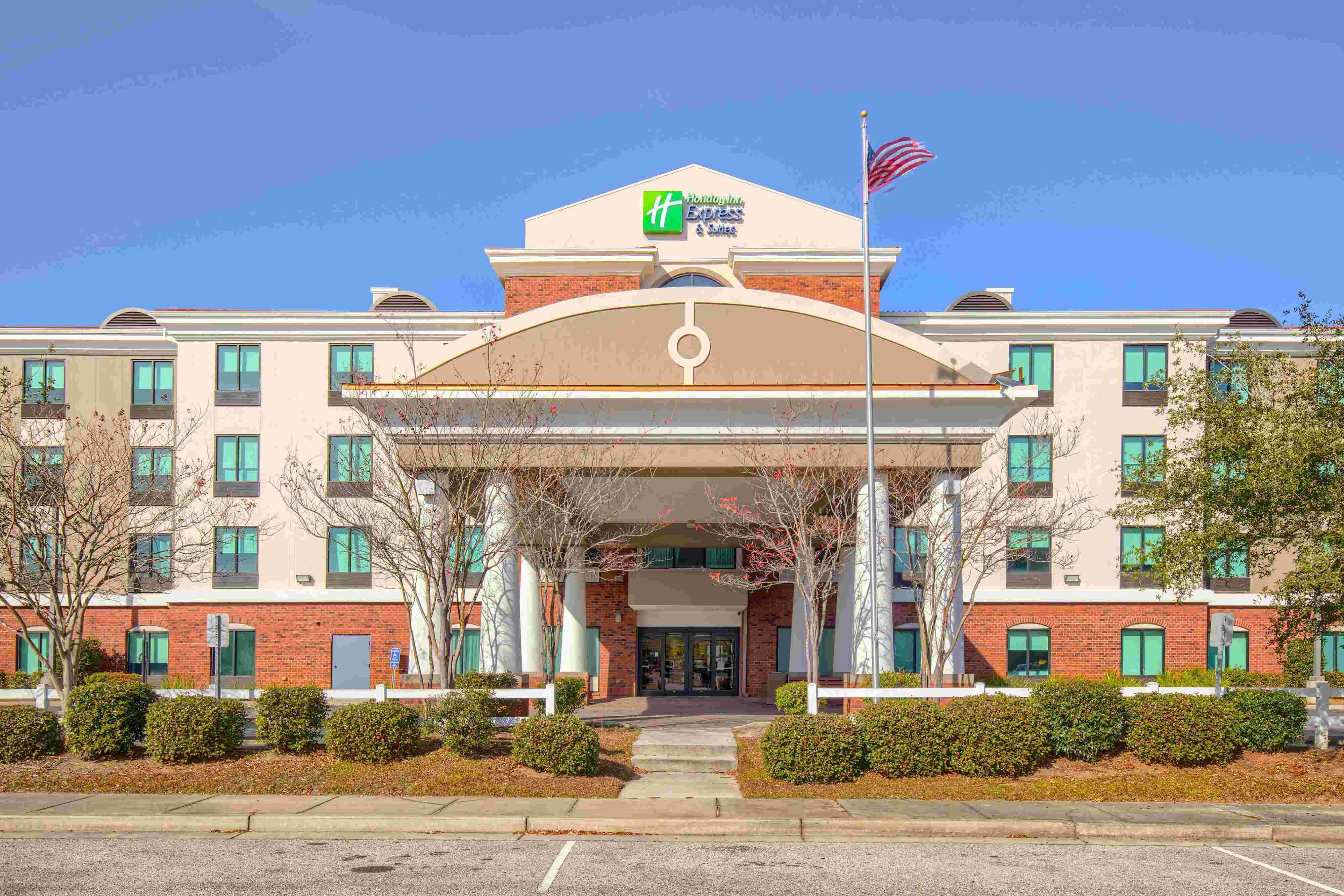 Photo of Holiday Inn Express & Suites Gulf Shores, Gulf Shores, AL