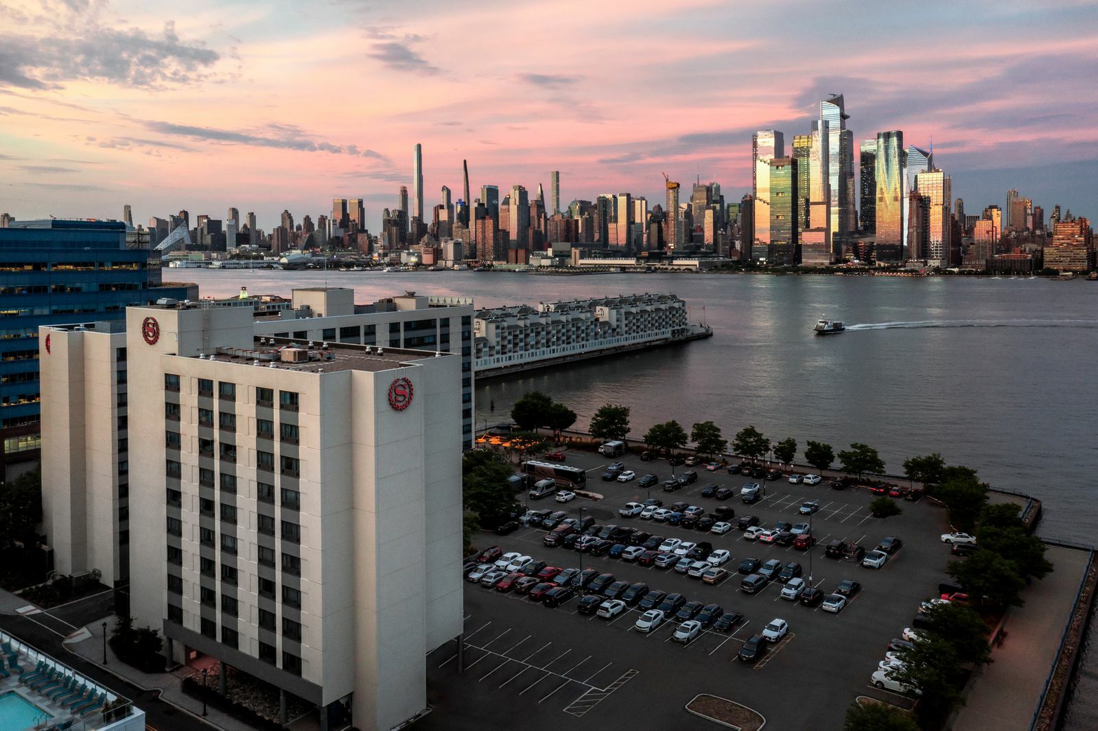 Photo of Sheraton Lincoln Harbor Hotel, Weehawken, NJ