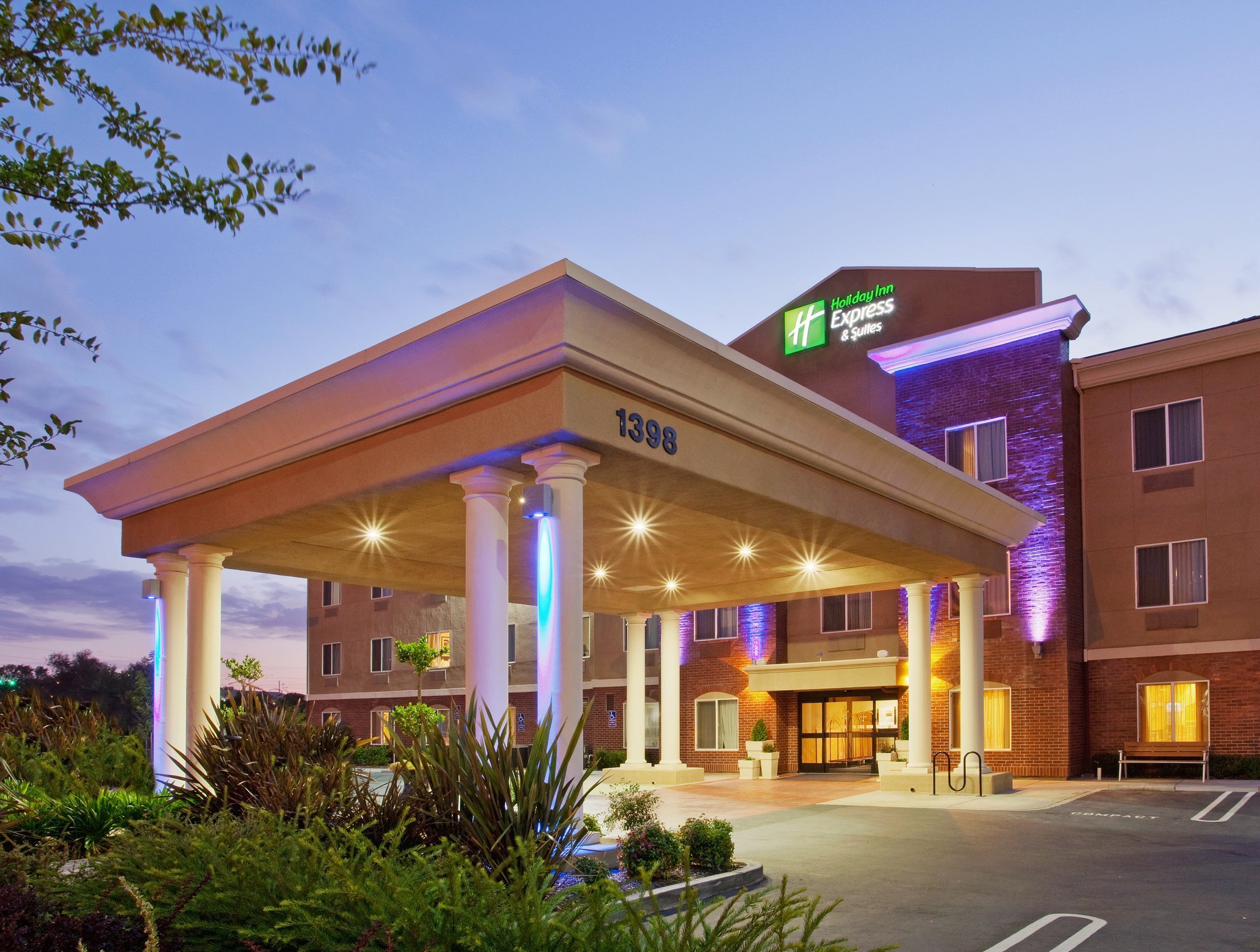 Photo of Holiday Inn Express & Suites Roseville - Galleria Area, Roseville, CA