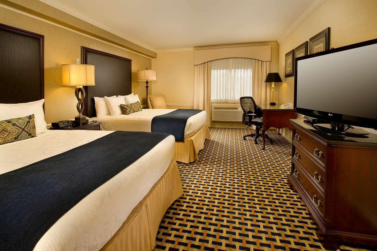 Photo of Best Western Premier Plaza Hotel & Conference Center, Puyallup, WA