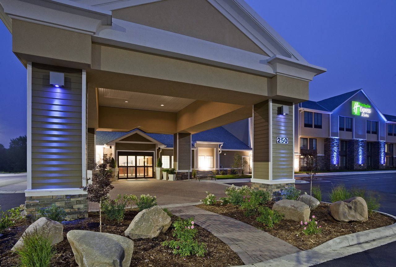 Photo of Holiday Inn Express & Suites Willmar, Willmar, MN