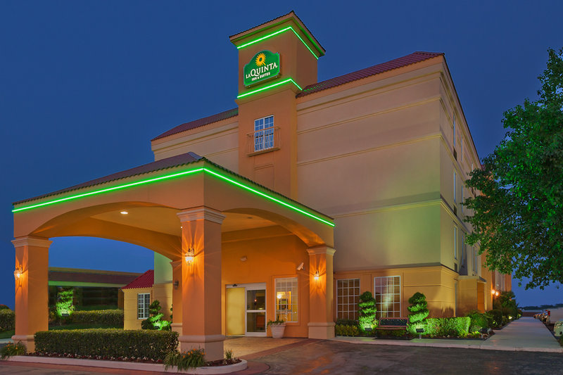 Photo of LaQuinta Inn & Suites Tulsa Central, Tulsa, OK