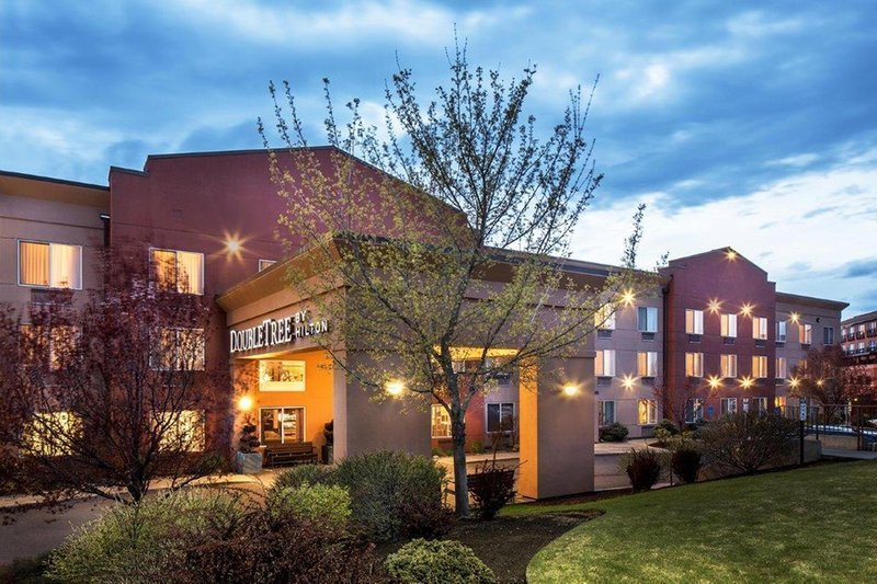 Photo of DoubleTree by Hilton Hotel Bend, Bend, OR