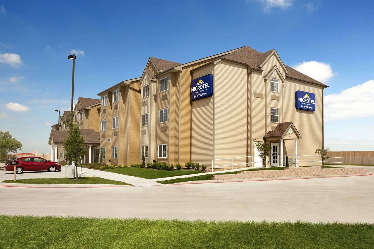 Photo of Microtel Inn & Suites by Wyndham Kenedy, Kenedy, TX