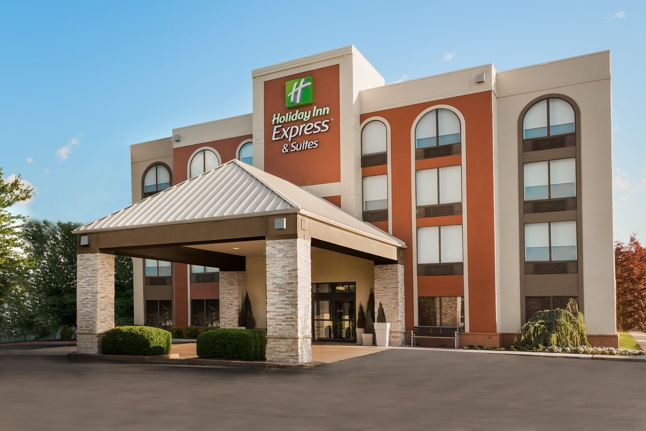 Photo of Holiday Inn Express & Suites Bentonville, Bentonville, AR