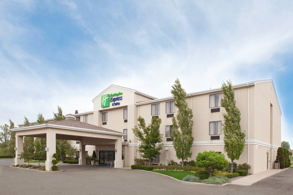 Photo of Holiday Inn Express & Suites Alliance, Alliance, OH