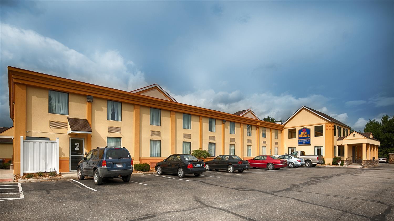 Photo of Best Western Dutch Valley Inn, New Philadelphia, OH