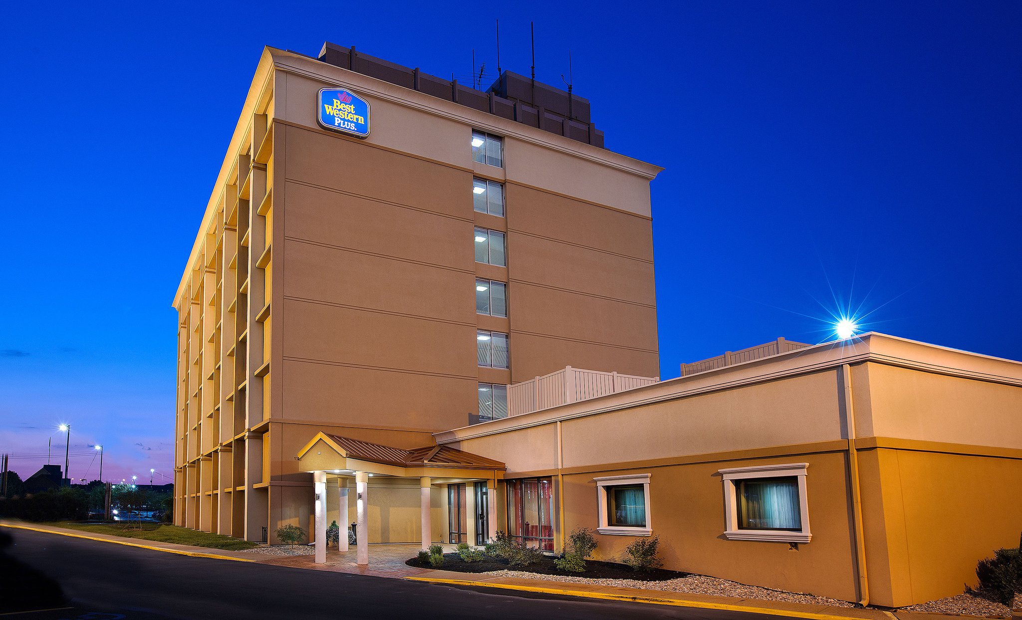 Photo of Best Western PLUS The Charles Hotel, Saint Charles, MO