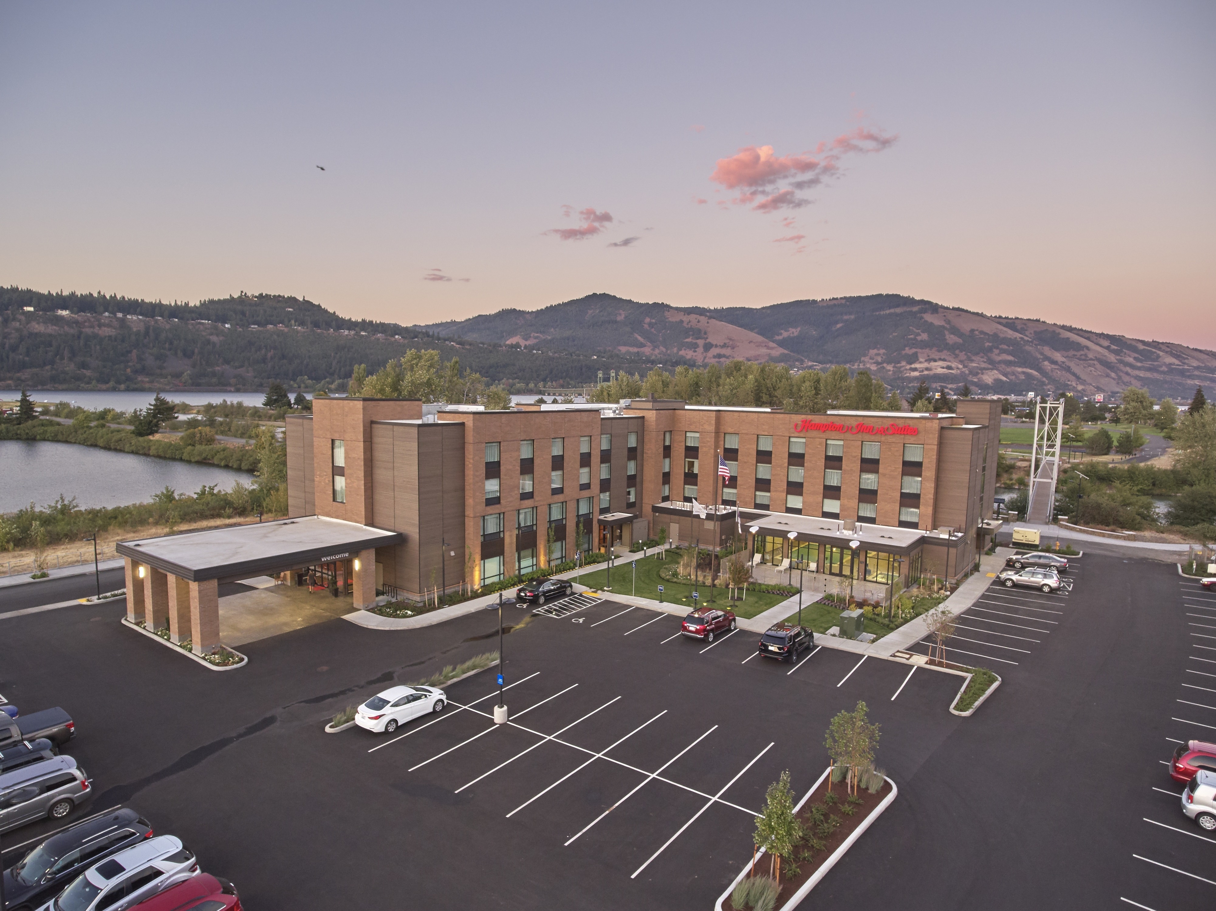 Photo of Hampton Inn & Suites Hood River, Hood River, OR