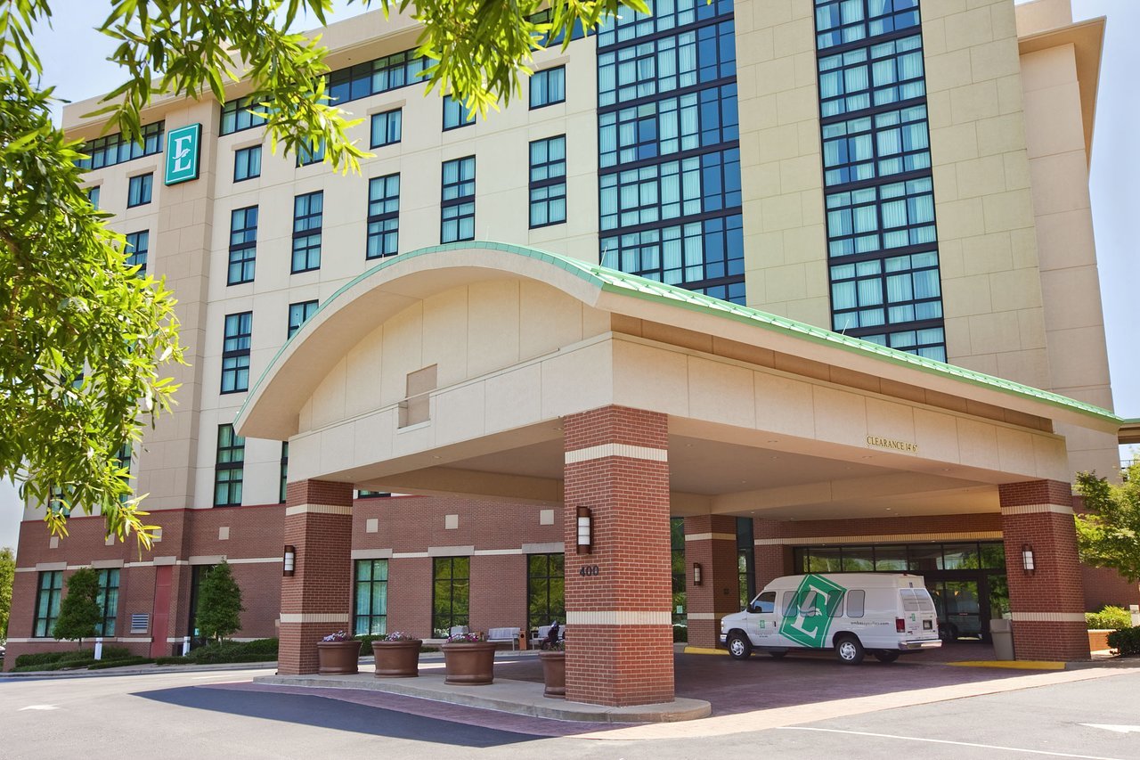 Photo of Embassy Suites by Hilton Hot Springs Hotel & Spa, Hot Springs, AR