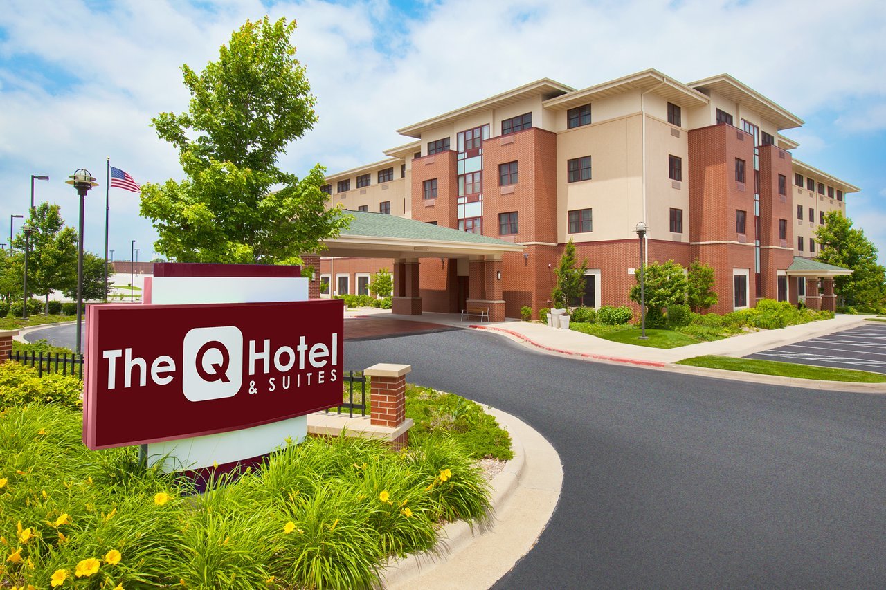 Photo of The Q Hotel & Suites, Springfield, MO
