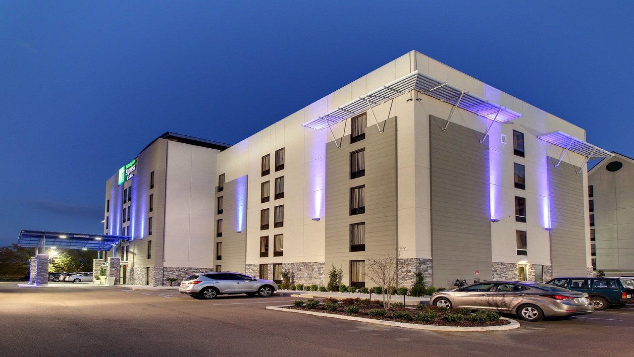 Photo of Holiday Inn Express & Suites Jackson Downtown - Coliseum, Jackson, MS