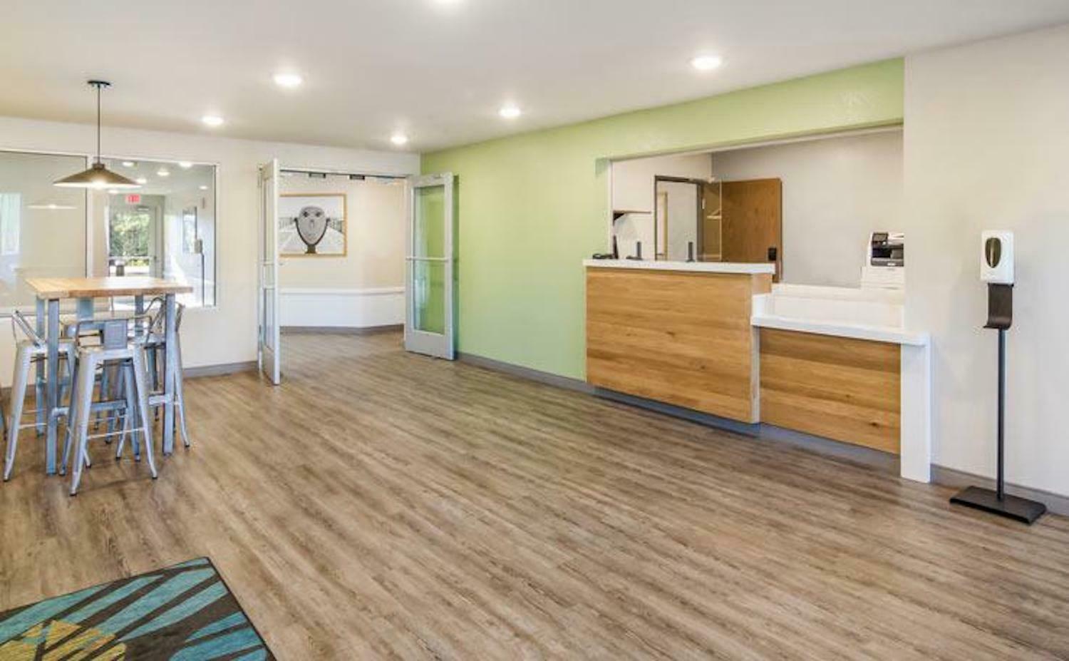 Front Desk Associate Job WoodSpring Suites Jacksonville Campfield 
