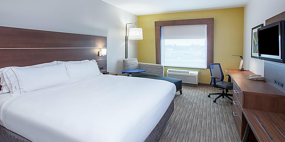 Photo of Holiday Inn Express & Suites Texarkana, Texarkana, TX