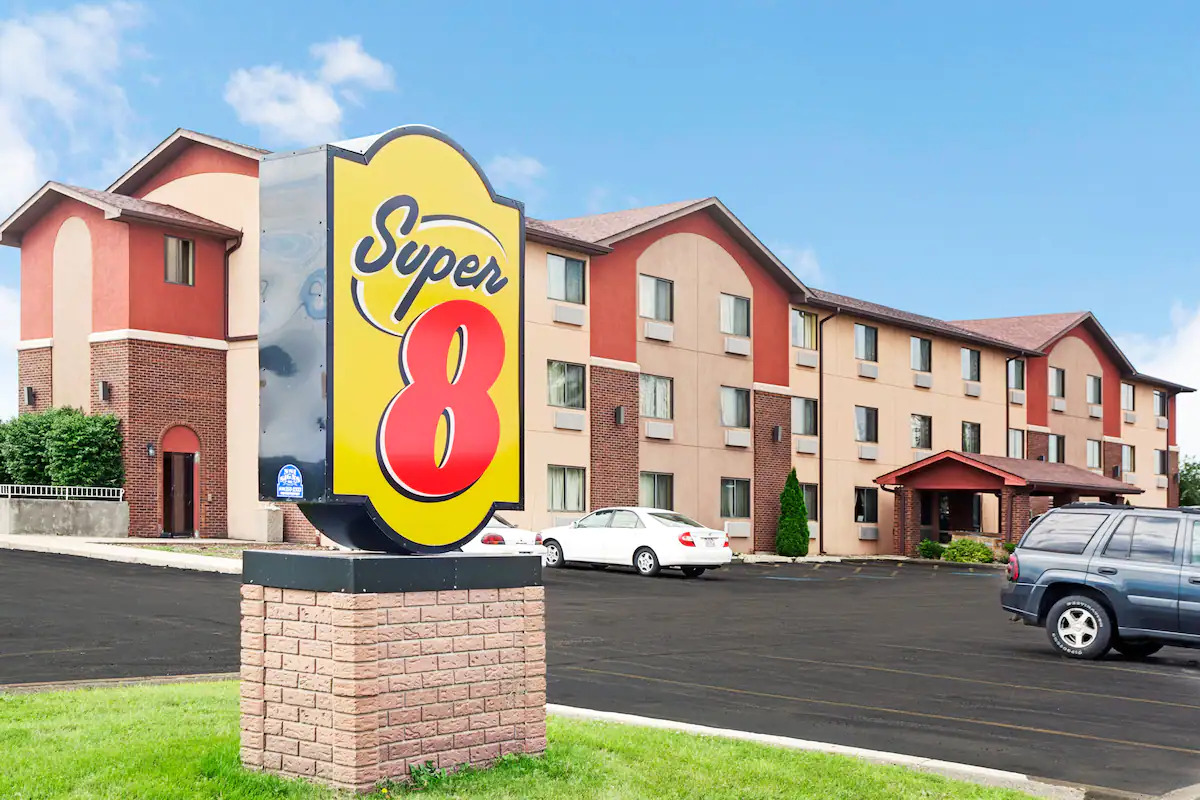 Photo of Super 8 by Wyndham Romeoville Bolingbrook, Romeoville, IL