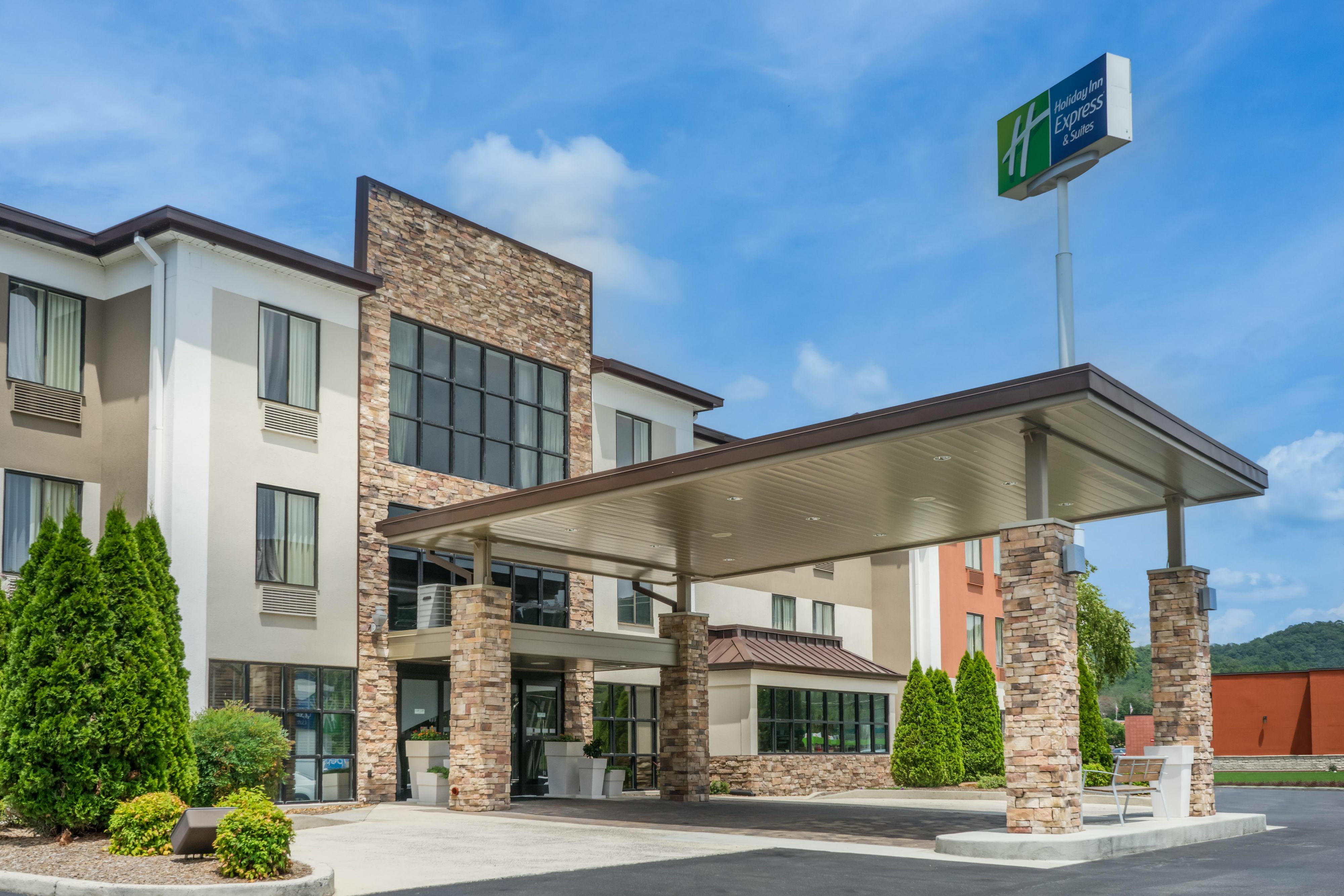 Photo of Holiday Inn Express & Suites Fort Payne, Fort Payne, AL