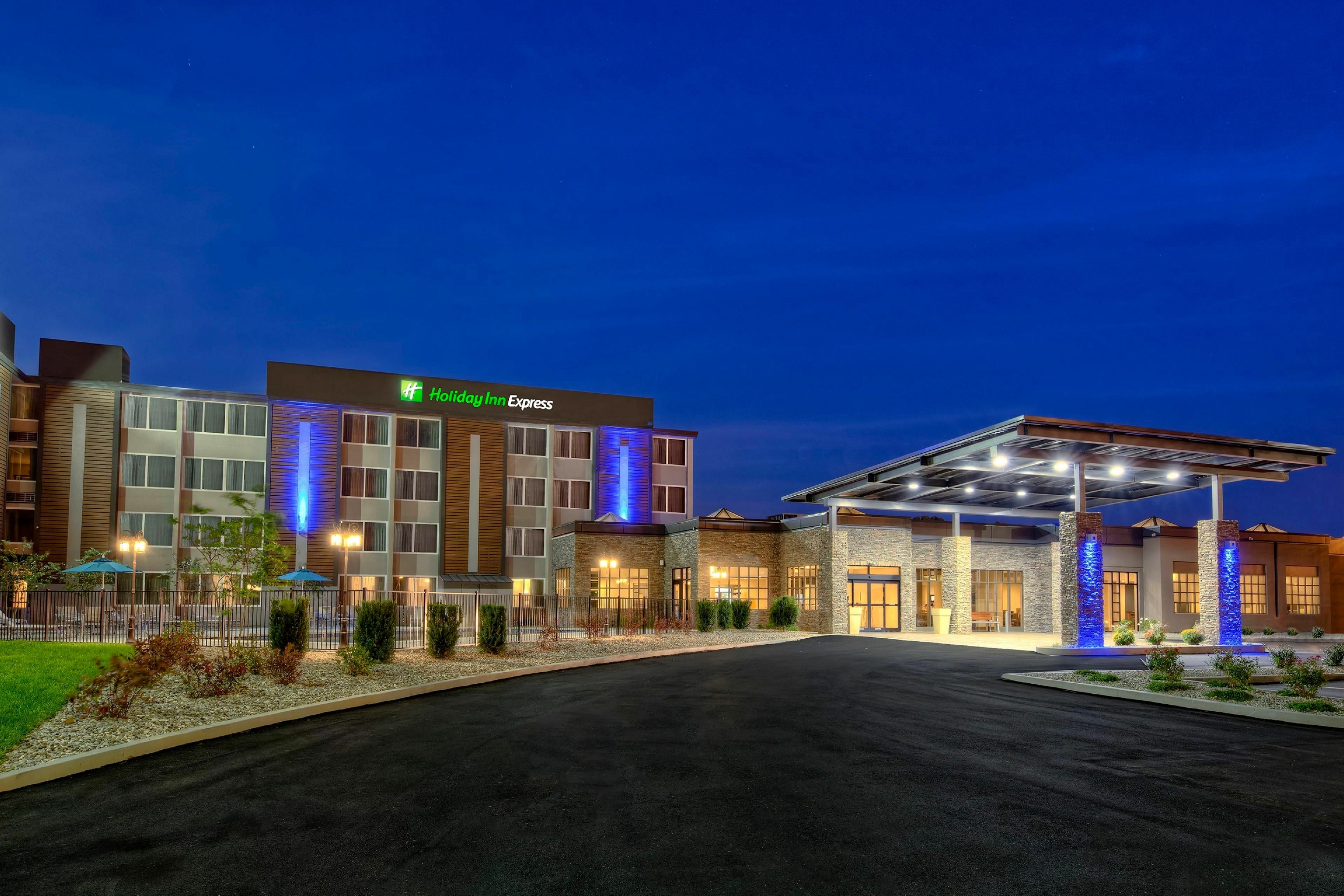 Photo of Holiday Inn Express Louisville Airport Expo Center, Louisville, KY