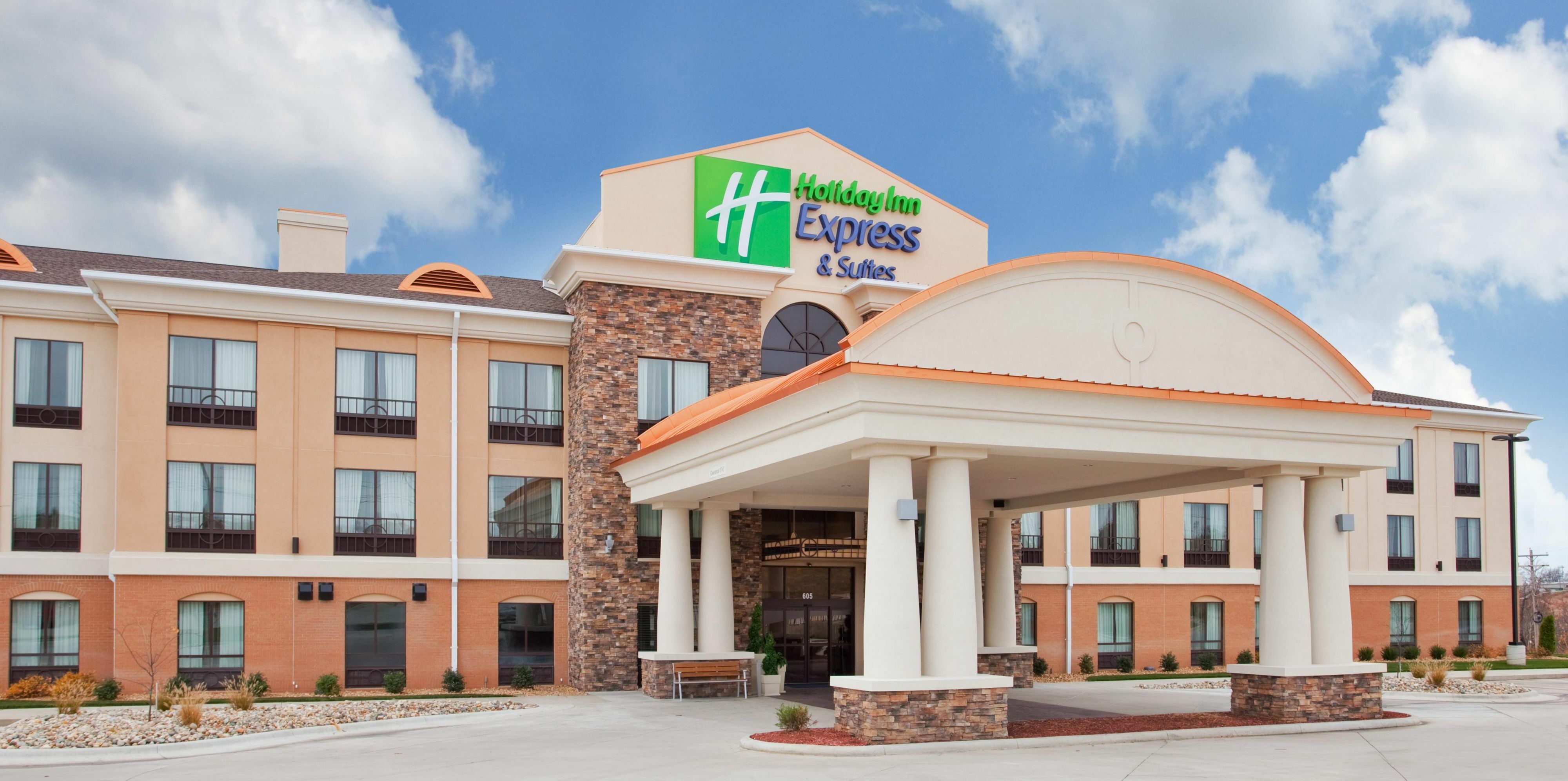 Photo of Holiday Inn Express & Suites Saint Robert - Leonard Wood, Saint Robert, MO