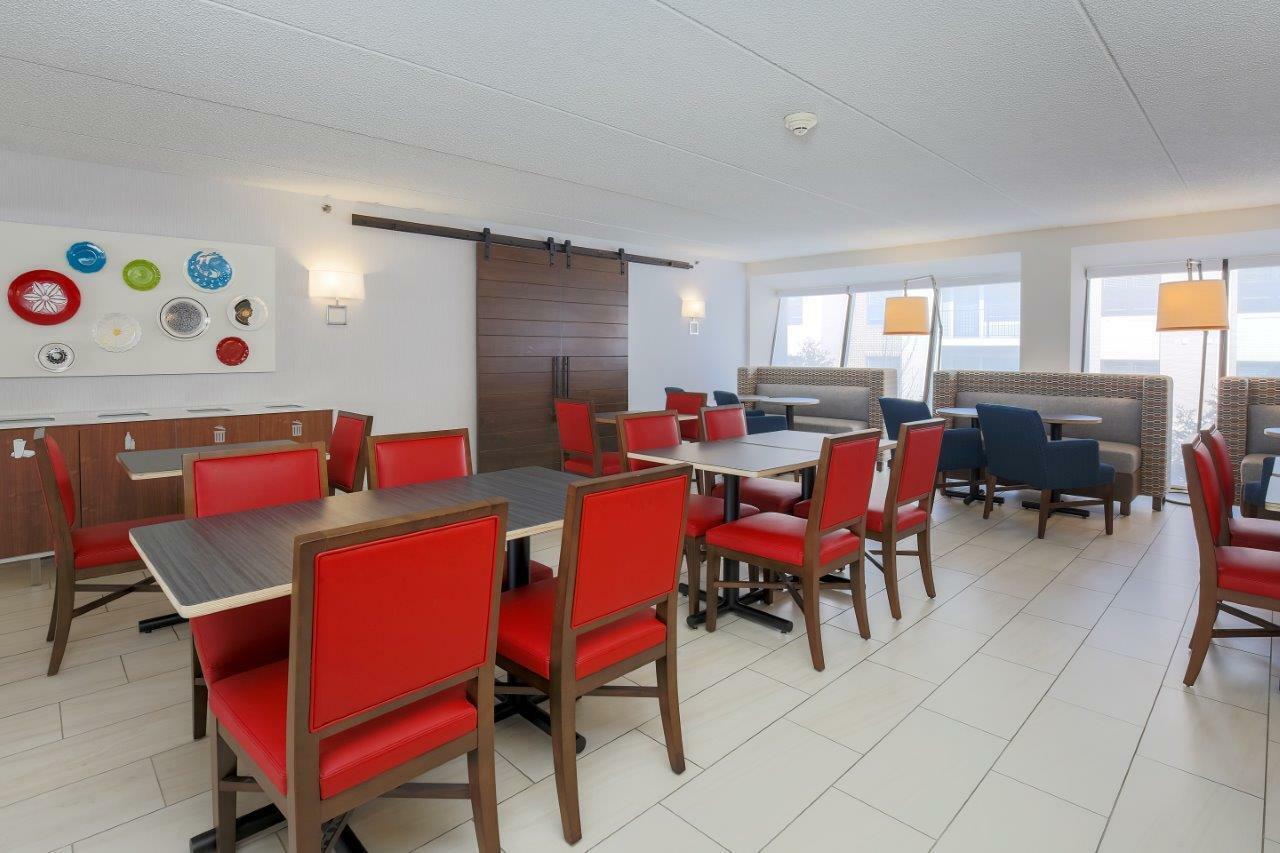 Photo of Holiday Inn Express Milwaukee-West Medical Center, Wauwatosa, WI