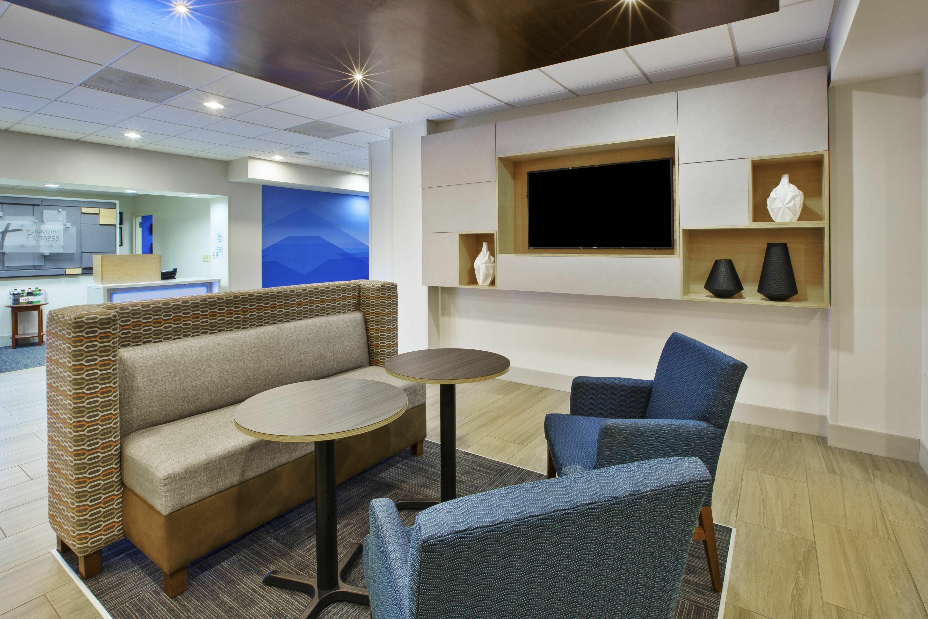 Photo of Holiday Inn Express & Suites Manchester-CONF CTR (Tullahoma), Manchester, TN