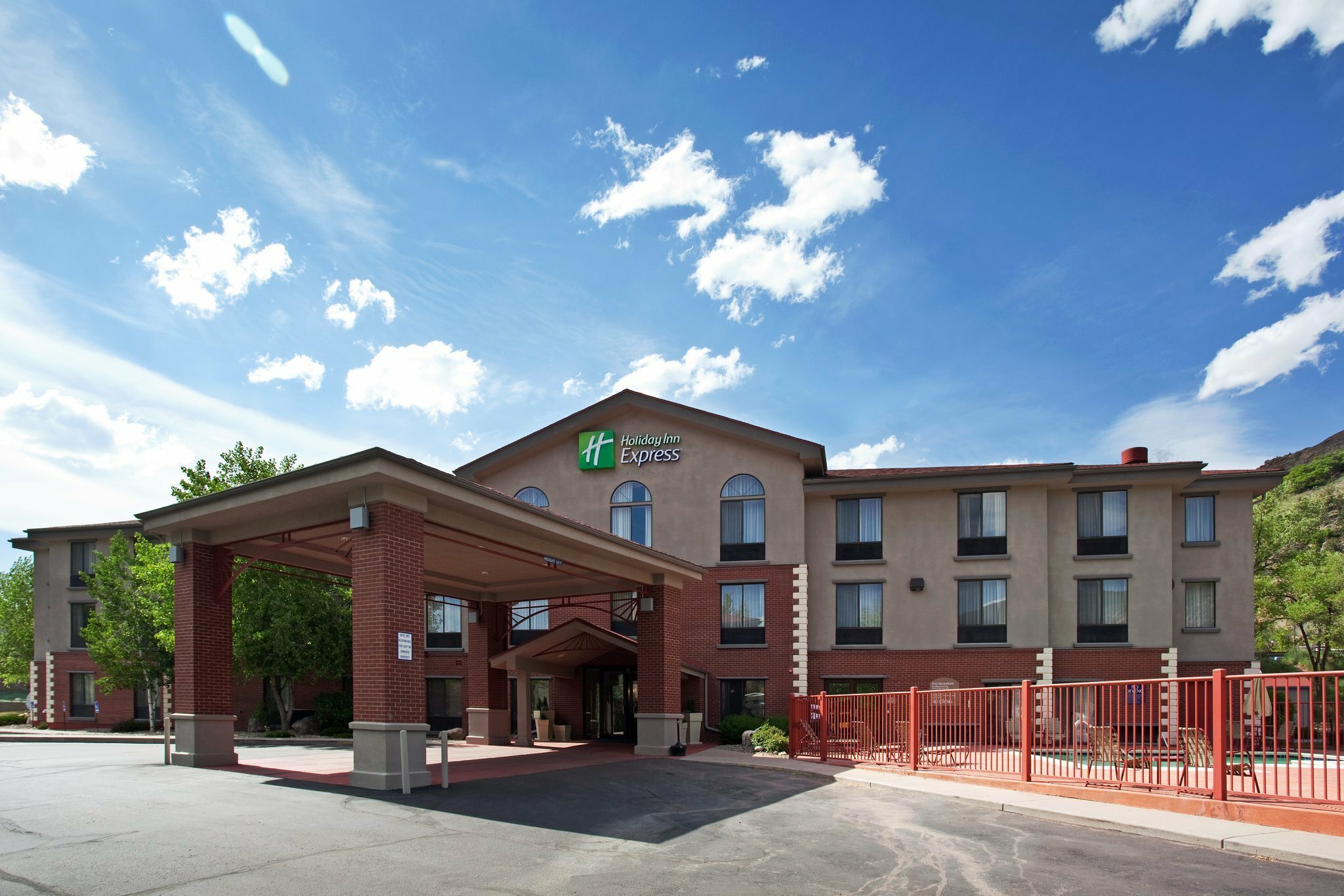 Photo of Holiday Inn Express Glenwood Springs (Aspen Area), Glenwood Springs, CO