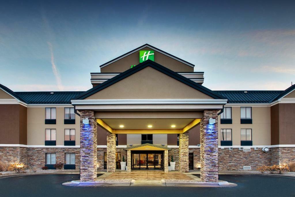Photo of Holiday Inn Express & Suites Cedar Rapids, Cedar Rapids, IA