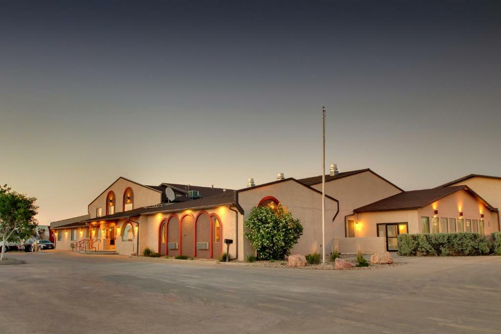 Photo of Best Western West Hills Inn, Chadron, NE