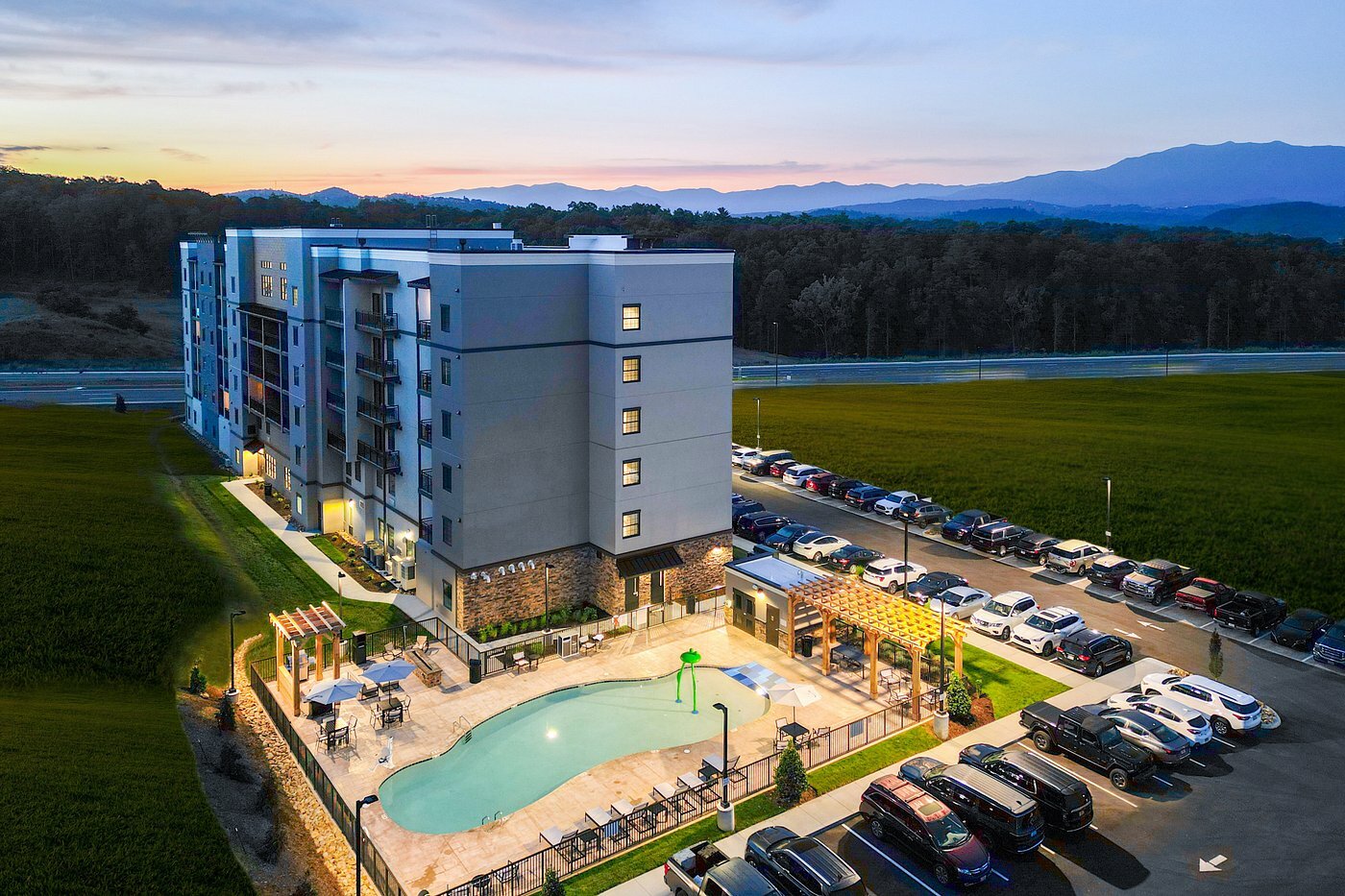 Photo of Staybridge Suites Pigeon Forge-Smoky Mtns, Pigeon Forge, TN