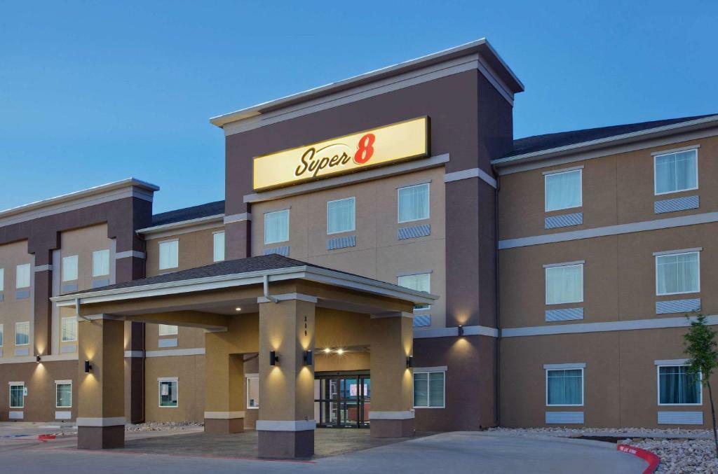 Photo of Super 8 by Wyndham Midland South, Midland, TX