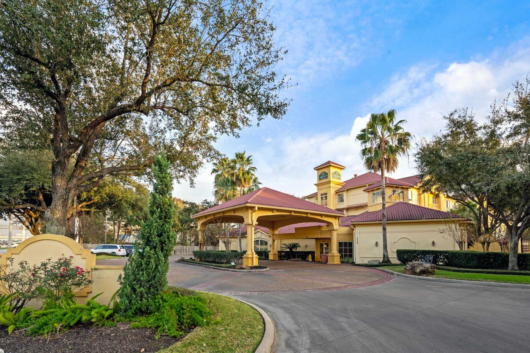 Photo of La Quinta Inn & Suites, Houston, TX