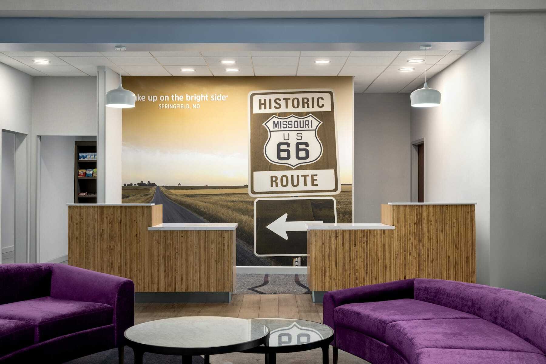 Photo of LaQuinta Inn & Suites by Wyndham Springfield Airport Plaza, Springfield, MO