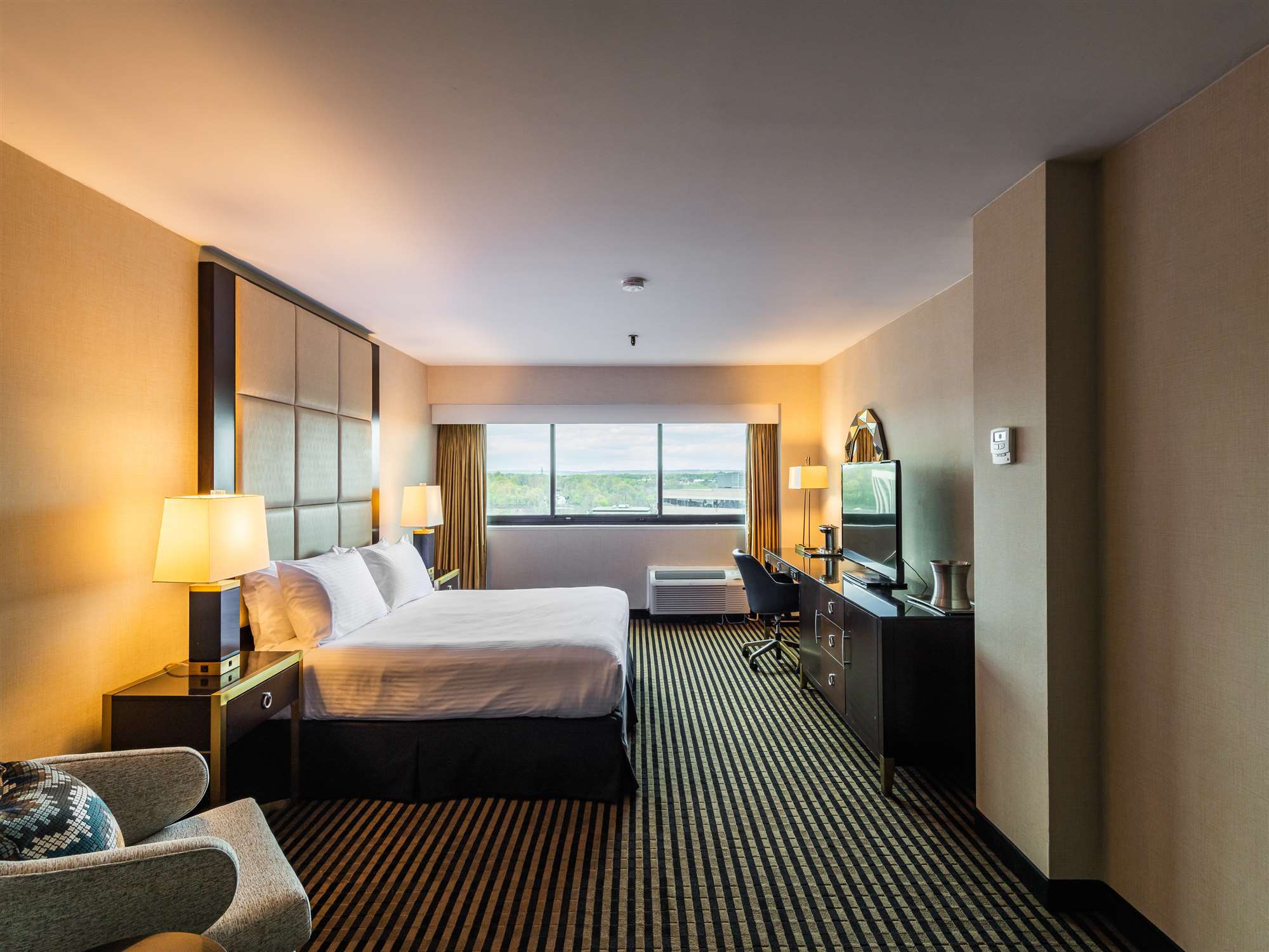 Photo of APA Hotels Woodbridge, Iselin, NJ